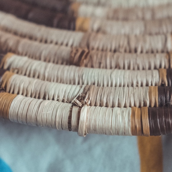 Wall basket coiled, flaw shown - Picture 3 of 4